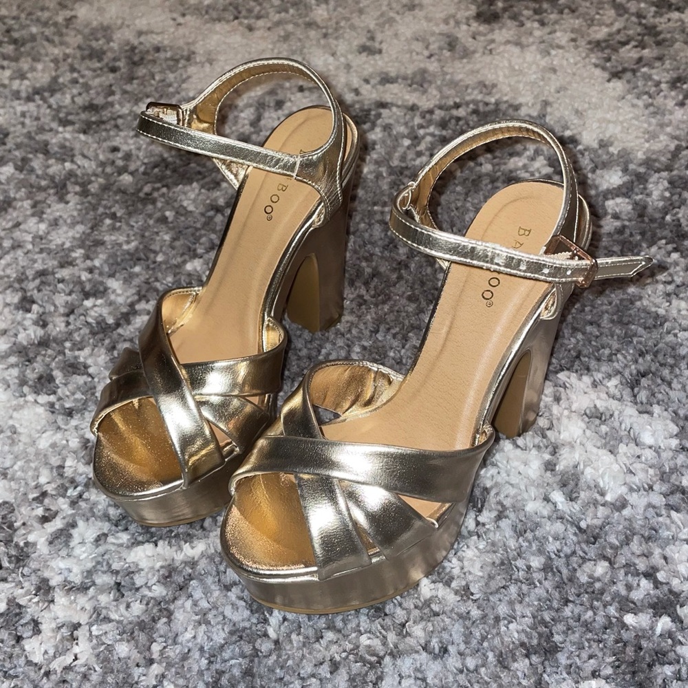 Platform, Open Toe, Gold Charlotte Russe Heels!👠 Adorable!!